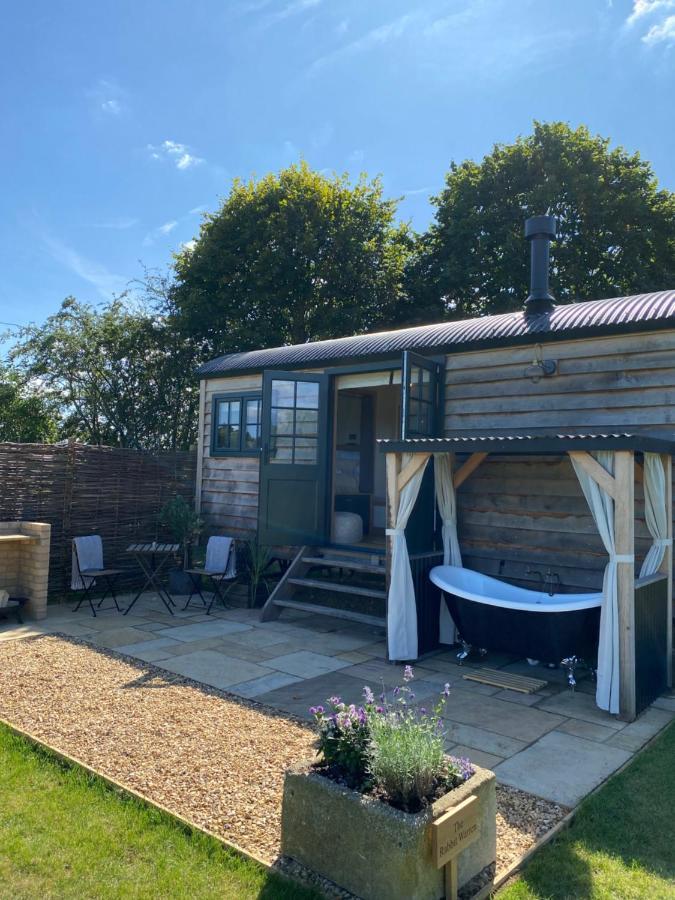 The Rabbit Warren Shepherd Hut Ketton Exterior foto